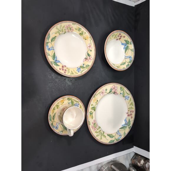 Johnson Brothers China‎ Spring Medley, 5 Piece Place Setting, Floral Dinnerware - Picture 3 of 11